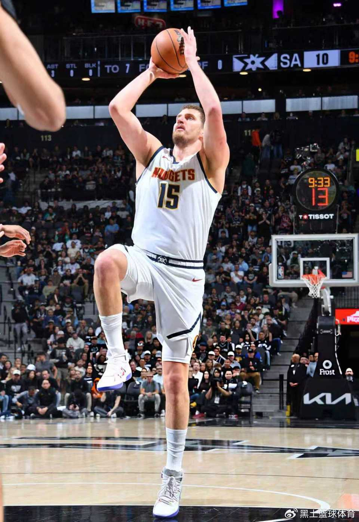 掘金逆转马刺约基奇三双引领20分大翻盘