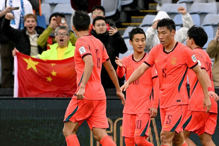 国足年轻化战略初见成效 新人老将携手完胜库拉