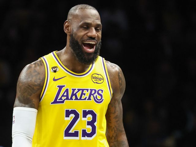 湖人主场迎战篮网 战绩悬殊对决引爆关注