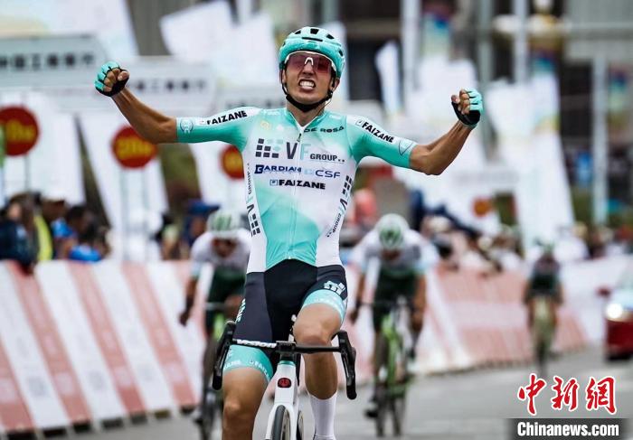 环青海湖赛第三赛段意大利车手夺冠 高海拔爬坡