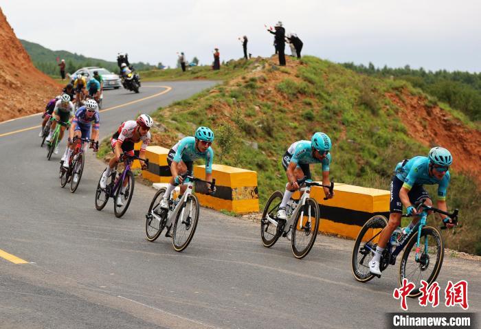 环青海湖赛第三赛段意大利车手夺冠 高海拔爬坡