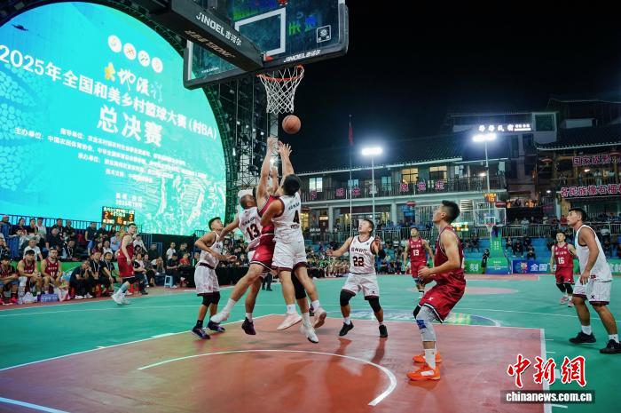 贵州省黔东南苗族侗族自治州台江县台盘村迎来